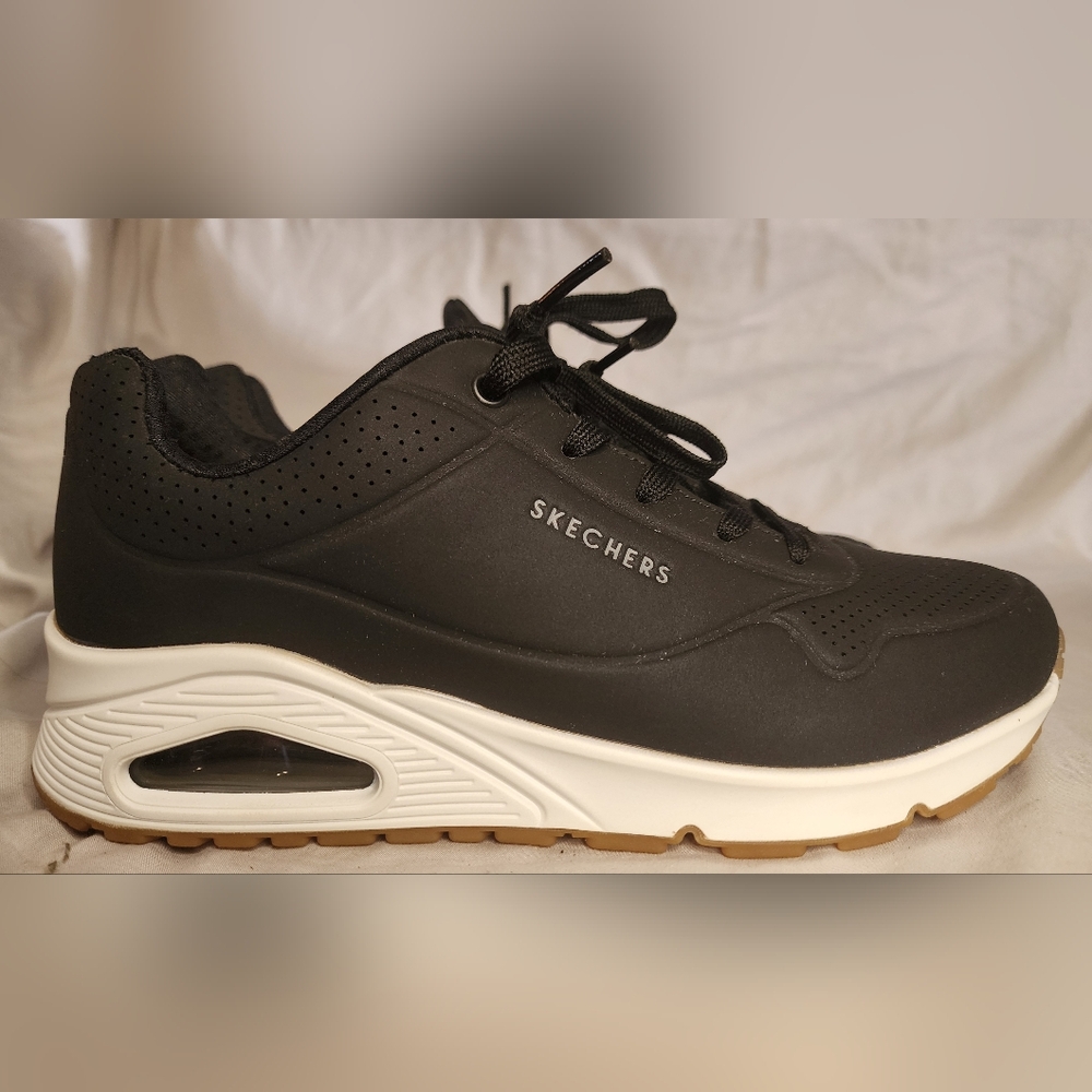 Skechers Womens Black Wide Width Sneakers Size 9